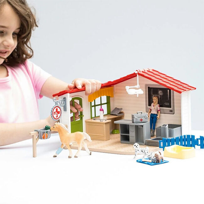 Schleich Veterinarian Practice with Pets image number null