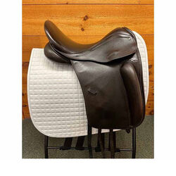 Used County Perfection Dressage Saddle