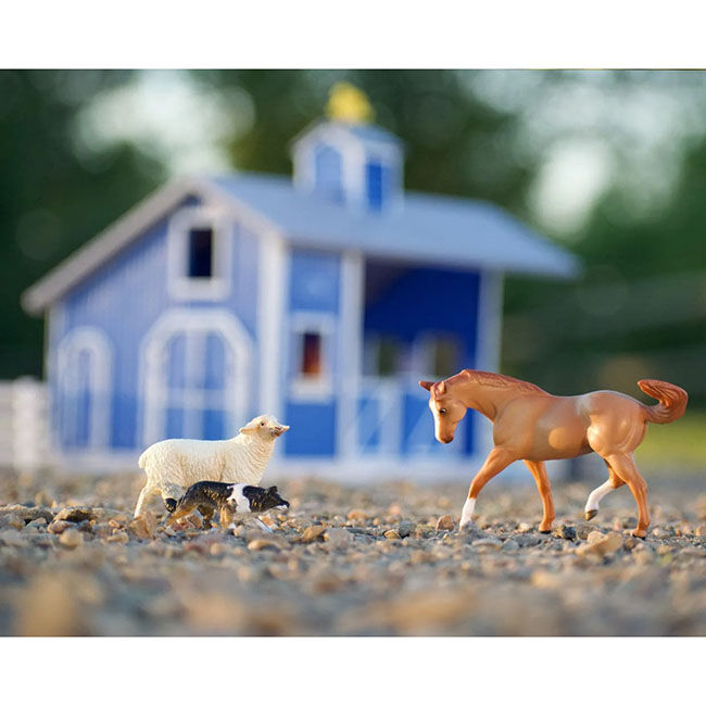 Breyer Home at the Barn Playset image number null
