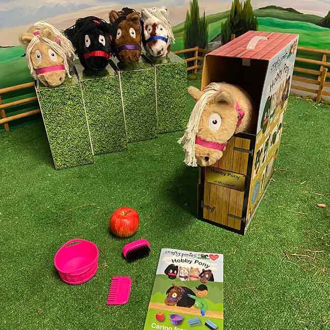 Crafty Ponies Hobby Pony Set - Palomino image number null