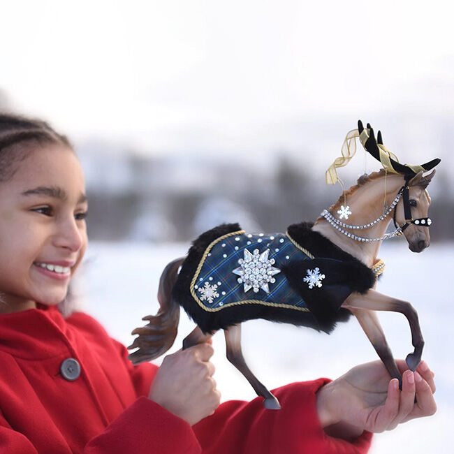 Breyer 2023 Holiday Horse - Highlander - Closeout image number null