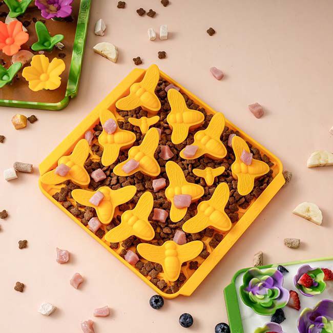 Tall Tails Foraging Mat for Dogs - Bees image number null