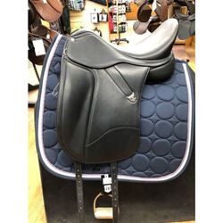Demo Bates Dressage+ Saddle with Luxe Leather and CAIR Cushion System
