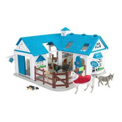 Breyer Deluxe Animal Hospital