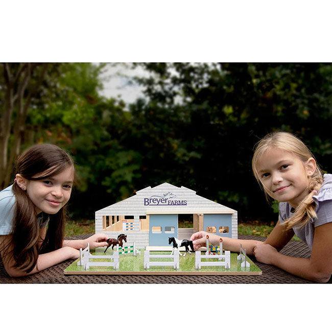 Breyer Deluxe Arena Stable image number null