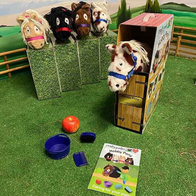 Crafty Ponies Hobby Pony Set - Skewbald image number null