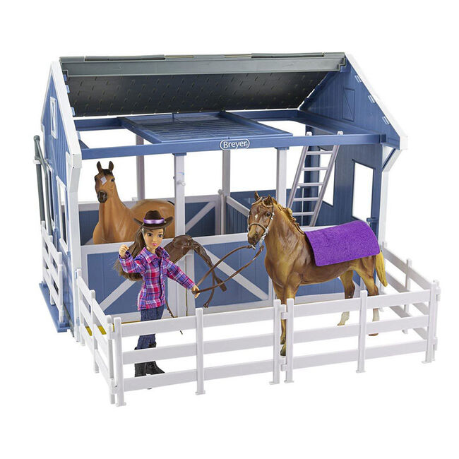 Breyer Deluxe Country Stable With Horse and Wash Stall image number null