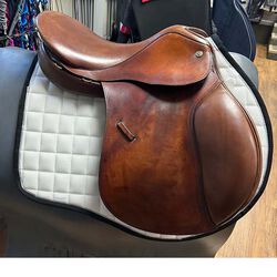 Used Crosby XL Saddle - 17.5"