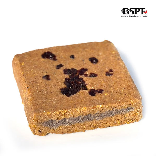 Hungrybird Energy Plus Protein Filled Energy Cake - Suet with Berry Filling - 12 oz image number null