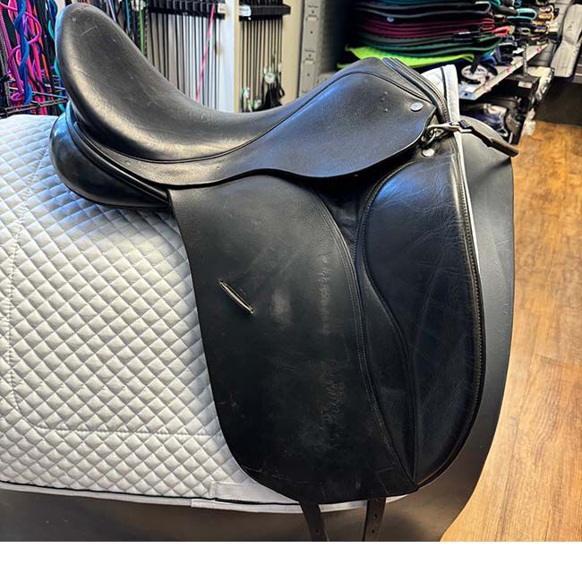 Used Masters Dressage Saddle - 17.5" image number null