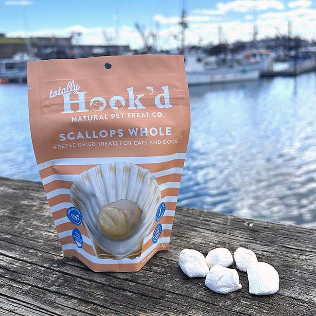 Totally Hook'd Freeze-Dried Treats for Cats & Dogs - Whole Scallops - 1 oz image number null