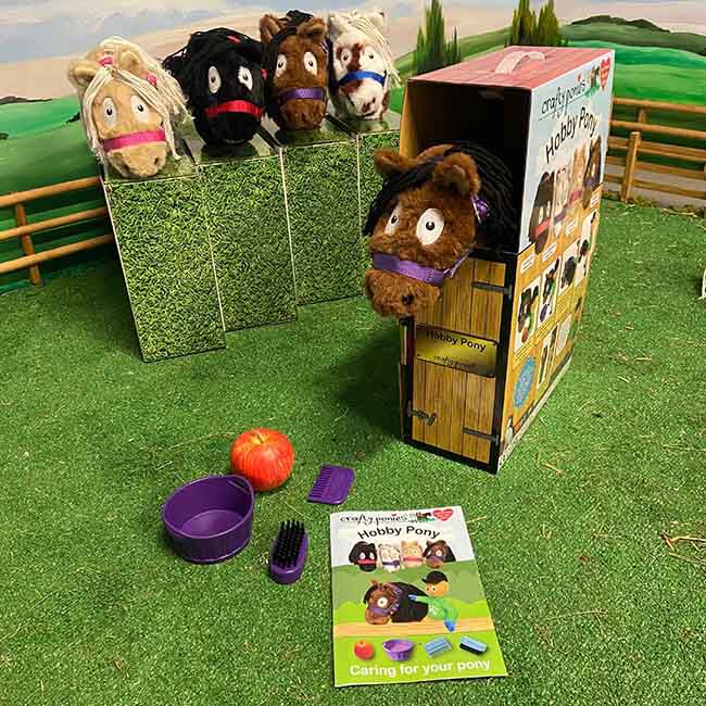 Crafty Ponies Hobby Pony Set - Bay image number null