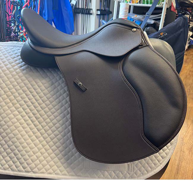 Used Wintec 500 All Purpose Saddle - 16.5" image number null