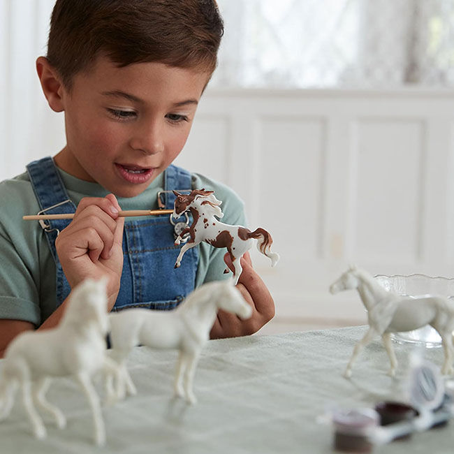 Breyer Stablemates Paint & Play Glow in the Dark - 5-Piece Set image number null