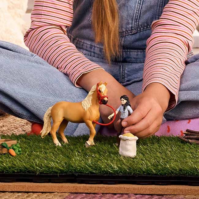 Schleich Emily's Care Set image number null