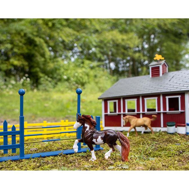 Breyer Stablemates Little Red Stable Set with Two Horses image number null
