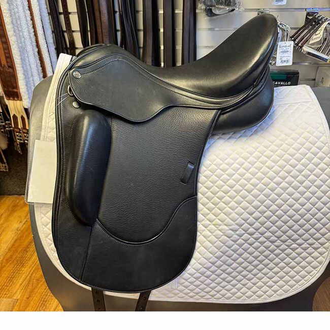 Used Tempi H Monoflap Dressage Saddle - 18" image number null