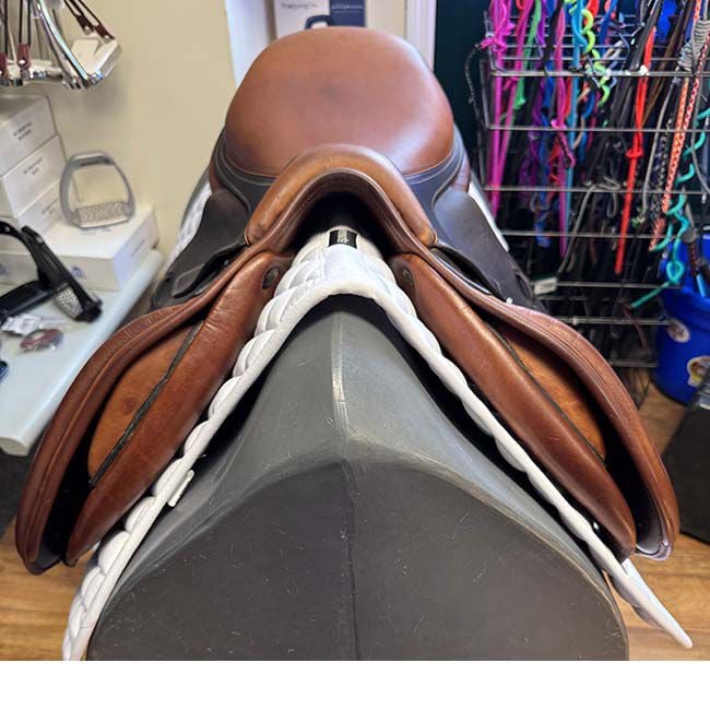 Used Beval Artisan Saddle - 17.5" image number null