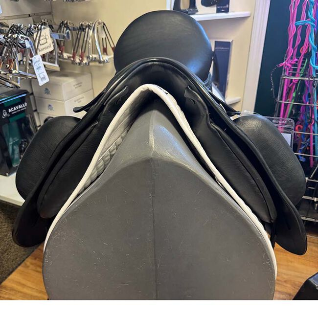 Used Tempi H Monoflap Dressage Saddle - 18" image number null